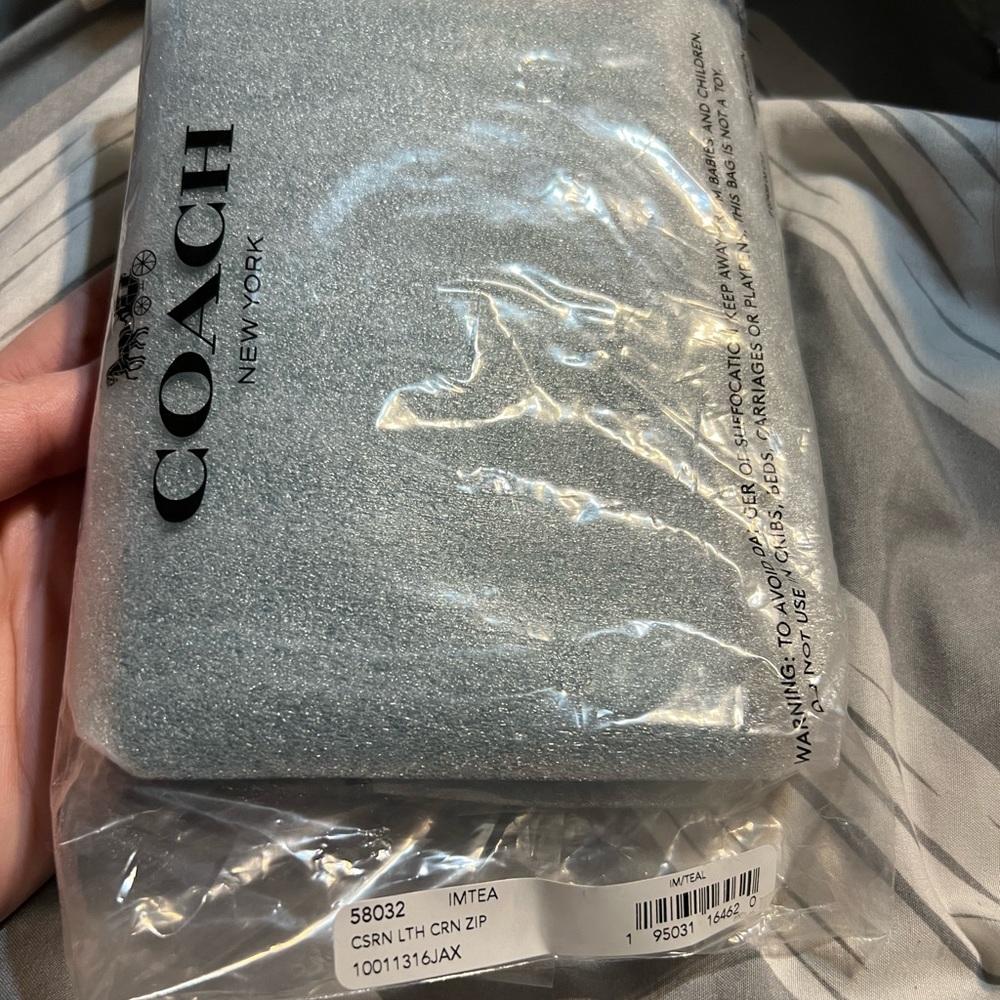 Coach corner zip wristlet - teal